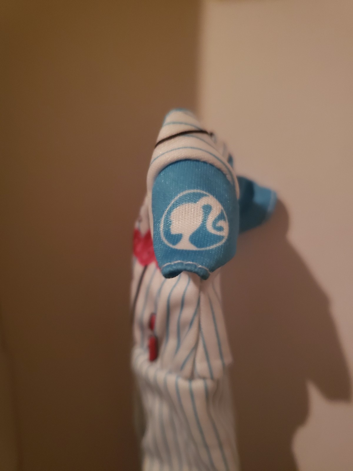 2018 BARBIE DOLL CLOTHES BASEBALL UNIFORM WHITE,BLUE & PINK,SAYS BARBIE