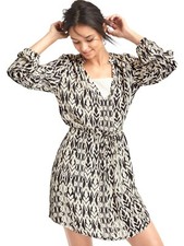 NWT Gap Silky Split Neck Cinch Waist Dress, Black Print SIZE S    #464708 N1124