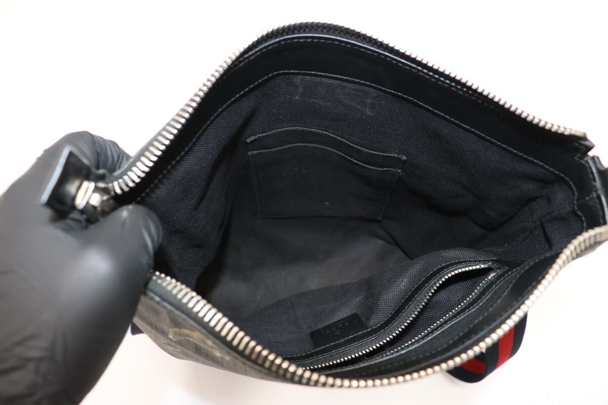 Gucci Supreme Tiger Web Strap Front Zip Messenger Bag Gucci Supreme Tiger Web Strap Front Zip Messenger Bag
