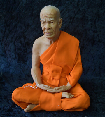 Thailand Buddha Mönch Guru extrem lebensechte Statuen Meditation div Mönche irre