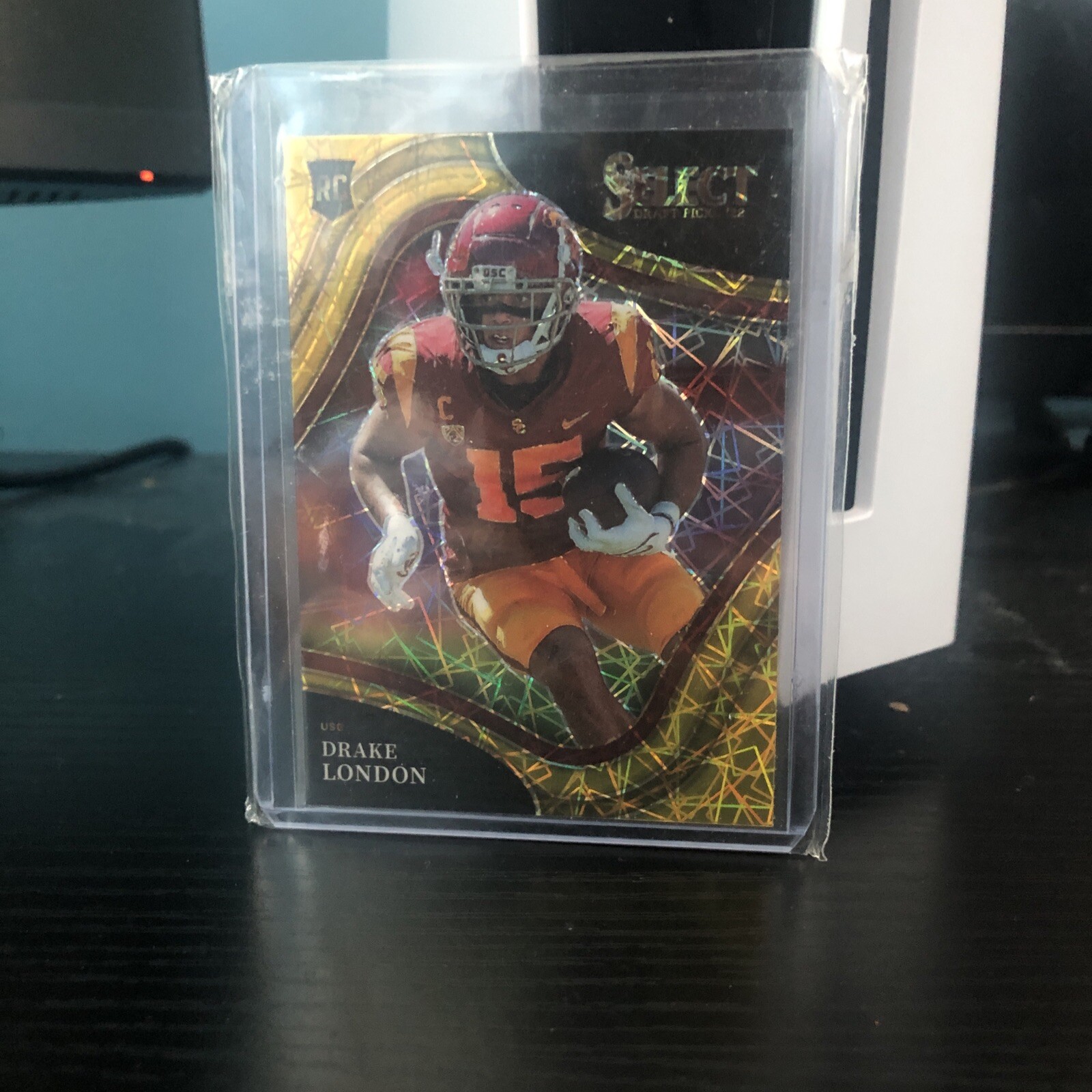 2022 Select Draft Picks - Field Level Gold Lazer Prizm #107 Drake London (RC)