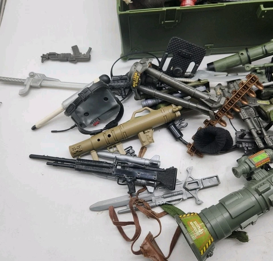 Vintage GI Joe Army Footlocker Storage Box, Rope Handles 1997 W/ Extras......137 - Image 2 of 4