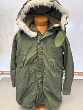 Vintage US Military Fishtail Extreme Cole Weather Parka W/ Hood And Liner Medium
