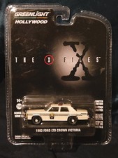 GREENLIGHT HOLLYWOOD X-FILES 1983 FORD LTD CROWN VICTORIA POLICE