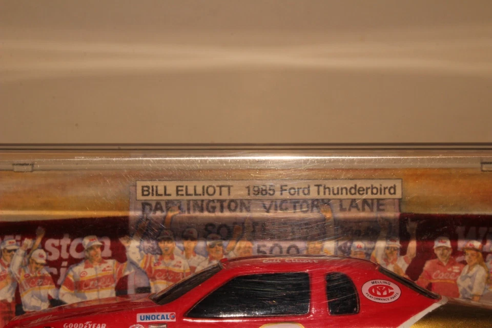 Ford Thunderbird 1985 escala 1:43 Nascar Legends of Racing Bill Elliot Foto 3 de 4