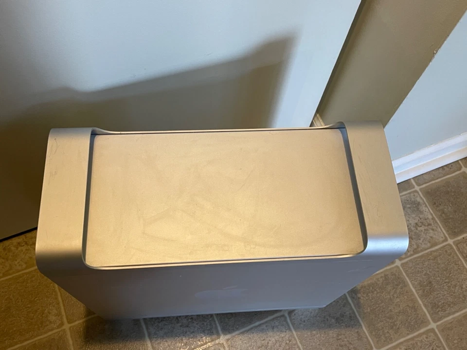 Apple Mac Pro A1186 Desktop – Dual Intel Xeon 5150 2.66GHz, 1GB RAM, 250GB HDD - Image 3 of 4