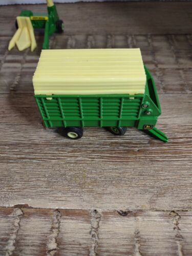 John Deere Traktorausrüstung Heuhof Zubehör 8 Teile Ertl Metall - Bild 4 von 21