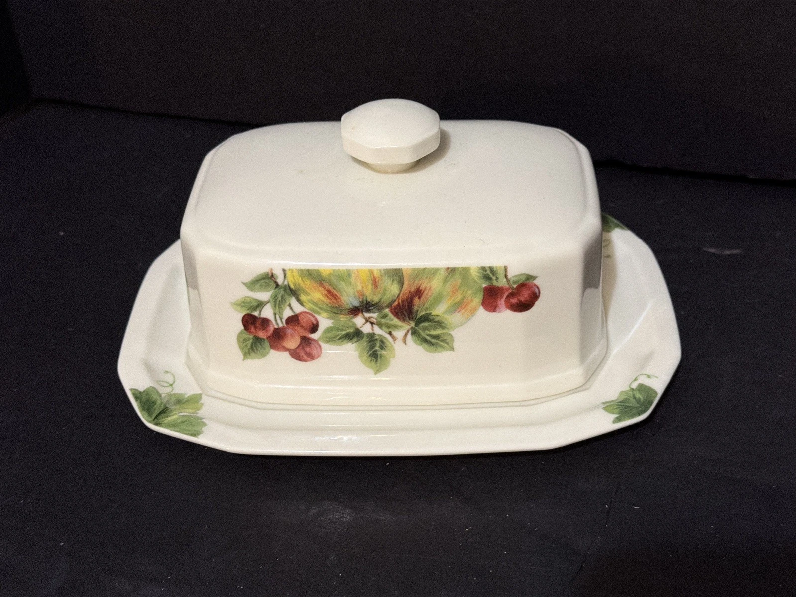 Royal Doulton Everyday Vintage Grape Butter Dish & Lid TC 1193
