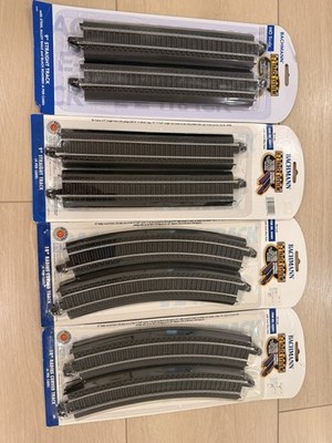 4 unopened packs (16 pieces) HO Bachmann E-Z Track (8) 9'' Straight, (8) curves