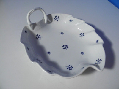 Herend * Porzellan Blatt-Schale * mit seltenem blauen Blumen Dekor *