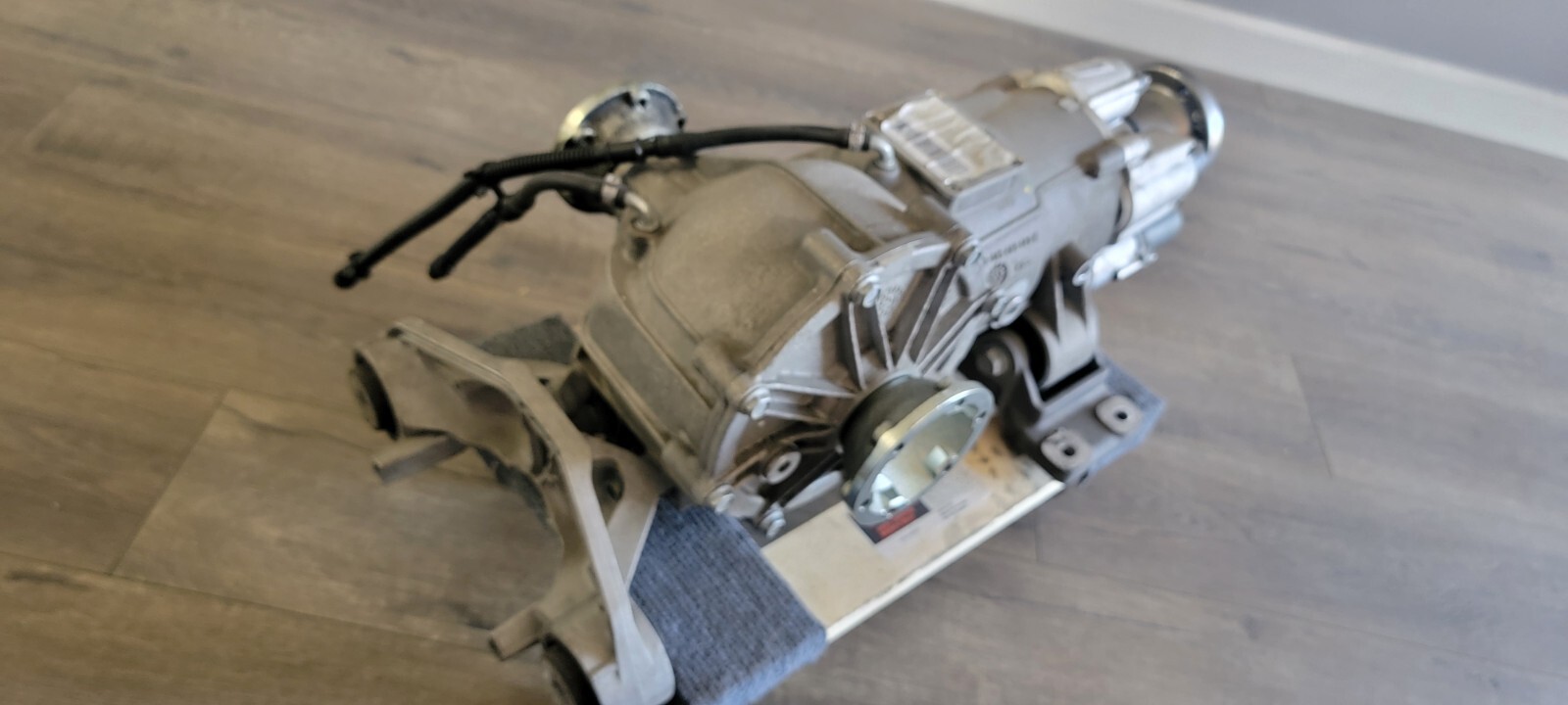 LAMBORGHINI AVENTADOR FRONT DIFFERENTIAL LP700 LP720 LP750 SV OEM 01S409021K 