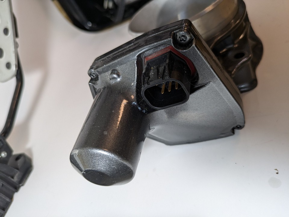 12596733 12597191 LS2 Engine ECM PCM 12597883 W/90mm Throttle Body