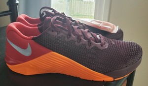 nike metcon maroon