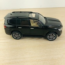 TOYOTA LAND CRUISER GXR Twin Turbo SUV Model Black 1:24 Pull Back Drive Action
