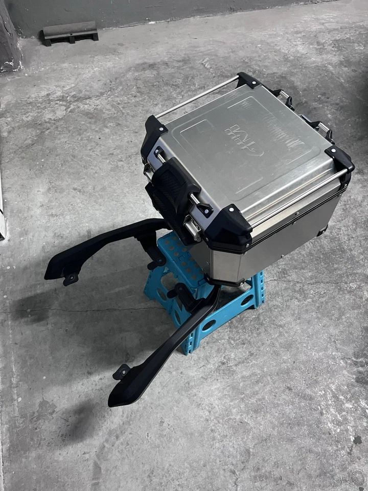 Baúl GIVI aluminio Soporte y Asideras Tornillería Completa HONDA XADV 750 21/24 - Imagen 2 de 4