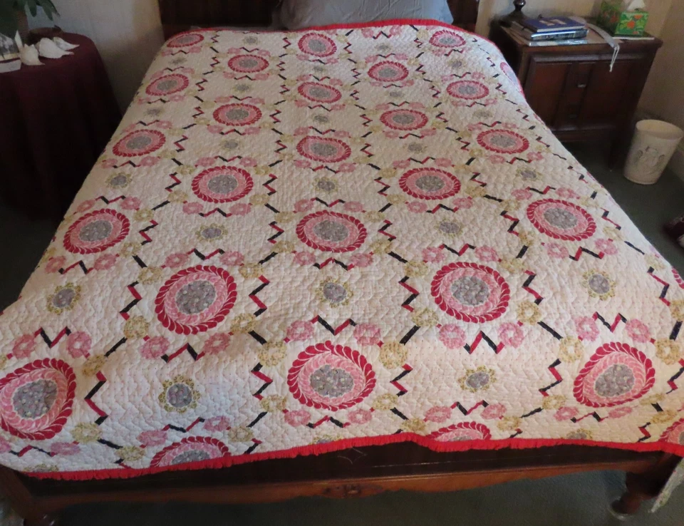 Цветное лоскутное одеяло/покрывало, с цветочным рисунком, зимнее вес.  Почти как новый 72x67, двойной/полный размер   - Изображение 2 из 4
