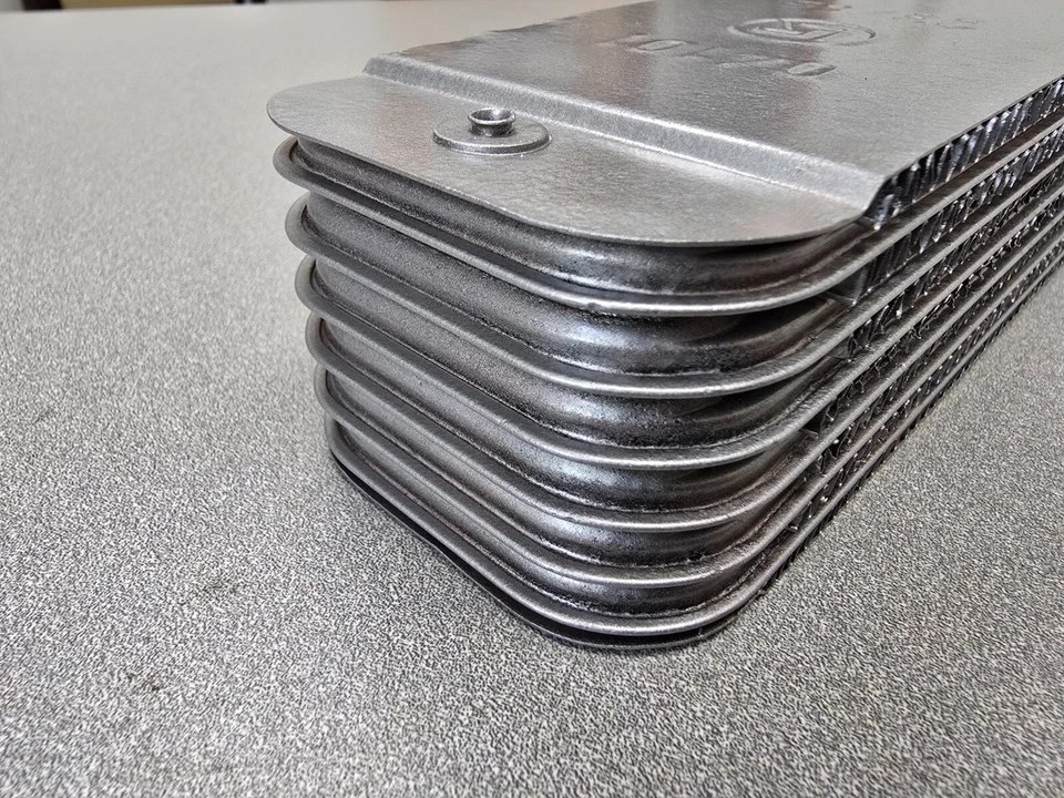 BONITO CARGADOR DE ACEITE ORIGINAL USADO PORSCHE 356 912 6 FILAS Y REFRIGERADOR DE ACEITE RICH #47 9/65 Foto 3 de 4