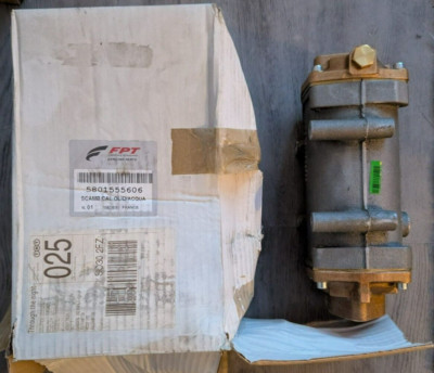 Neu Original FPT IVECO New Holland 5801555606 WÄRMETAUSCHER ÖLKÜHLER