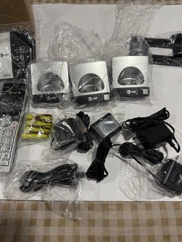 AT&T Expandable Cordless Phone Answering System Call Block 4 Handsets DECT 6.0 - Picture 9 of 23