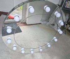 Hollywood Round Mirror With Bulbs