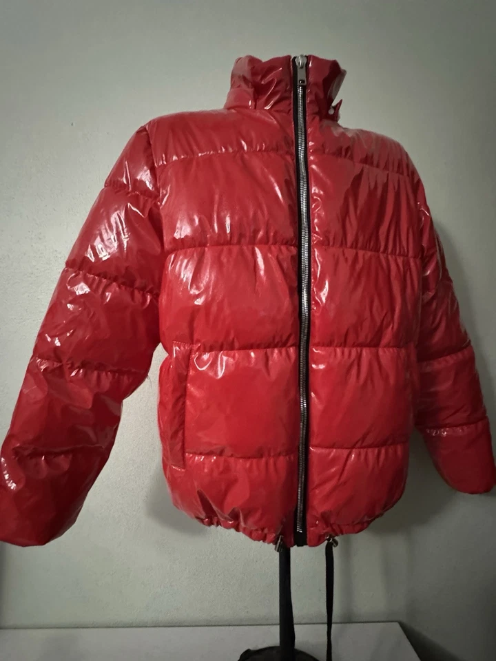 Forever 21 Men’s Glossy Red Puffer Jacket Hooded PU Coat Size M NW - Image 3 of 4