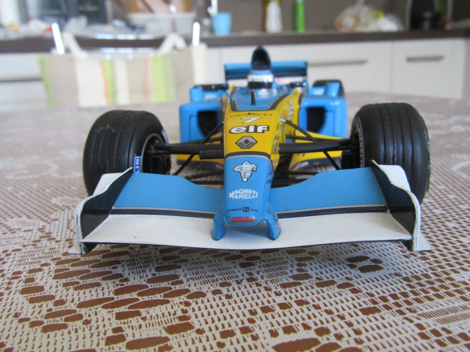 566X Hot Wheels B7019 Renault R23 #7 F1 Jarno Trulli 2003 Mild Seven 1:18 - Image 2 of 4