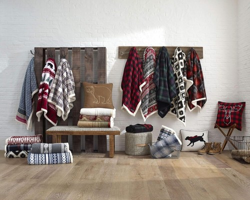Elegant Lightweight Sherpa Throw Blanket in Pine Tartan - Versatile Home Accent - Picture 5 of 6
