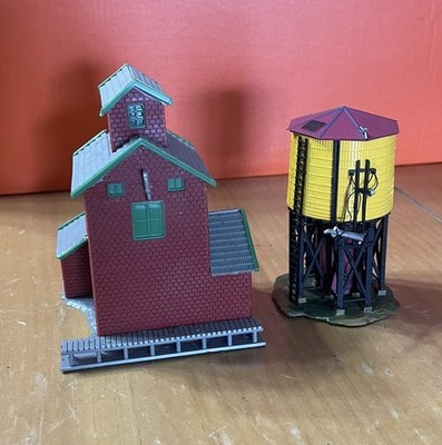Bachmann N Scale Trackside Water Tank And Grain elevator Building