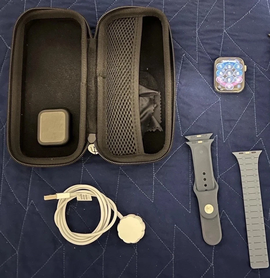 Apple Watch Series 7 45 毫米表壳 带米兰尼斯表圈 - 石墨不锈钢... — 第 3/4 张图片