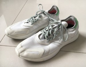 white gym runners