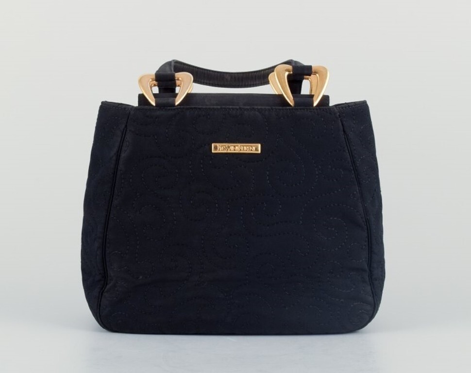Yves Saint Laurent piccola borsa da sera in tessuto nero ricamato a mano.