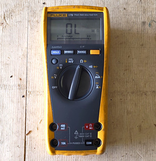 Fluke 179 True RMS Digital Multimeter CAT IV 6000 Count 1000V AC/DC New 9v Batt