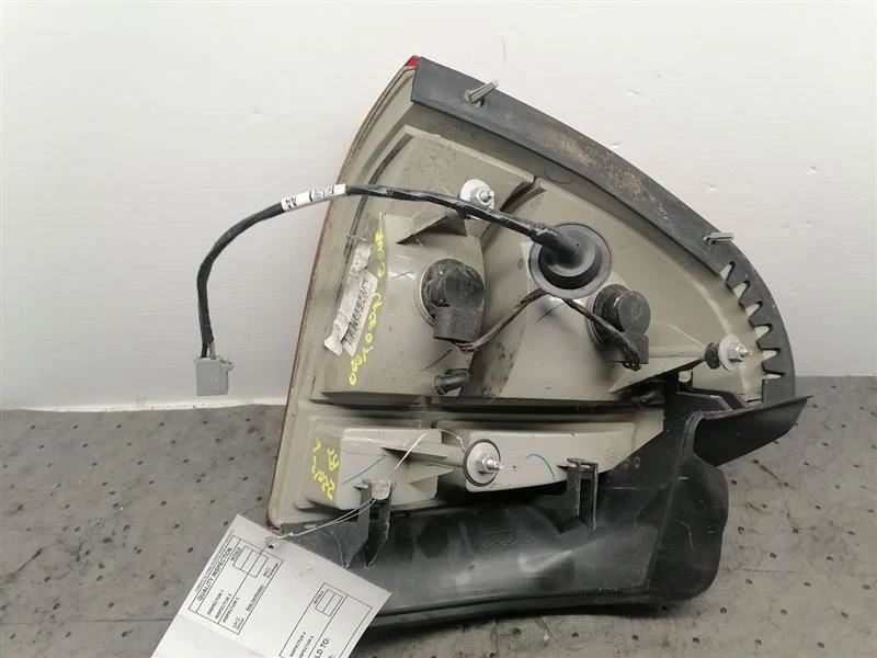 Passenger Tail Light Quarter Panel Mounted Fits 03-11 LINCOLN & TOWN CAR 802046 - Image 4 of 4