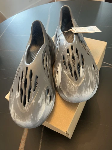 YEEZY Runner in schiuma Yzy