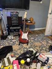 Squier Fender Stratocaster 6-String Electric Guitar Right-Han