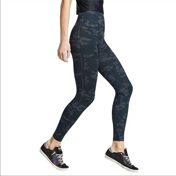 SPANX Seamless Camo Leggings in Black Camo Women's Size Small
