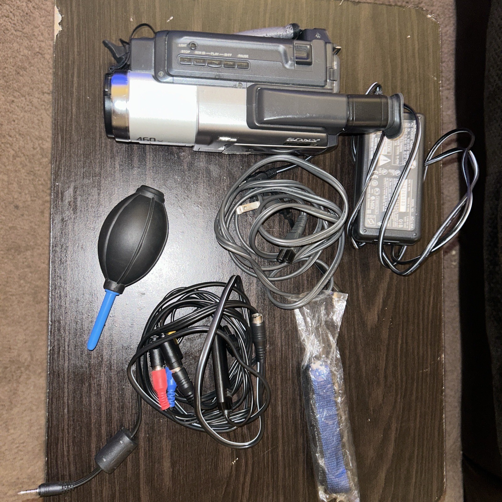 Sony Handycam CCDTRV68 Hi8 Analog Camcorder w/ Roxio VHS TO DVD MAC