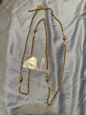 Sarah Coventry gold color necklace 45 in ches Sano Anto 25 centuryreally sparkly