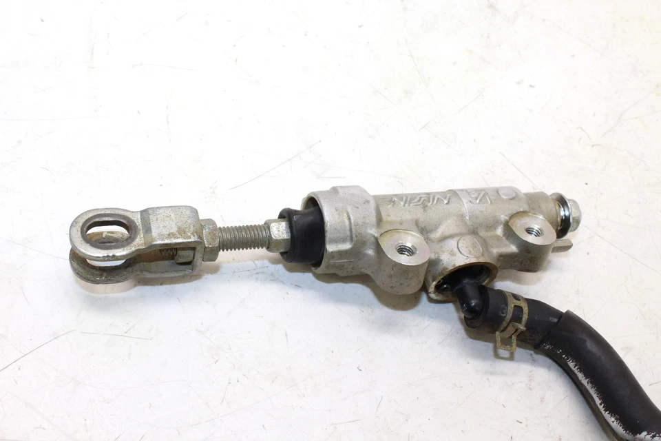 Cilindro maestro de freno trasero Suzuki Dr250sl 1990 con depósito Foto 2 de 4