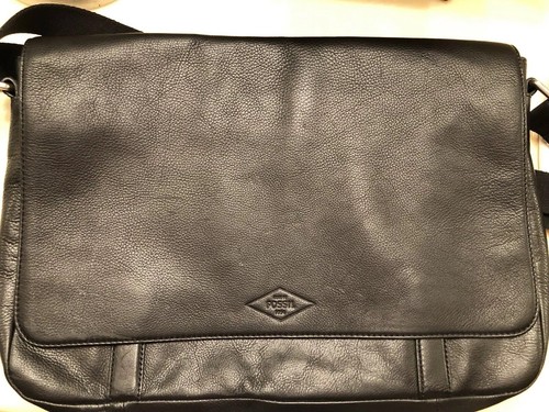 Preowned Fossil Black Leather Messenger 