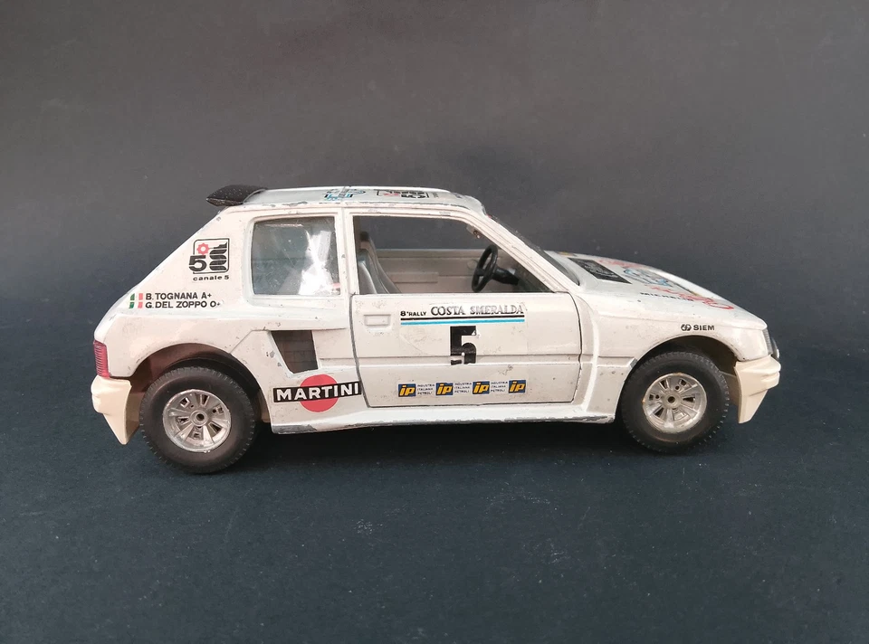 Burago Peugeot 205 Turbo Rally scala 1:25 - Immagine 3 di 4