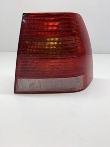 VW BORA Variant 1J6 Rücklicht hinten rechts 1J5945112AA 963686 23938306