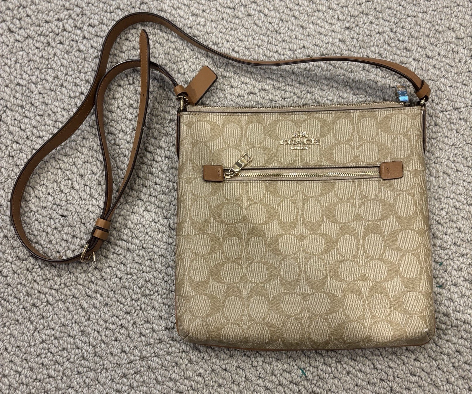 Borsa portadocumenti Coach Rowan in tela firmata cachi chiaro borsa da sella C1554
