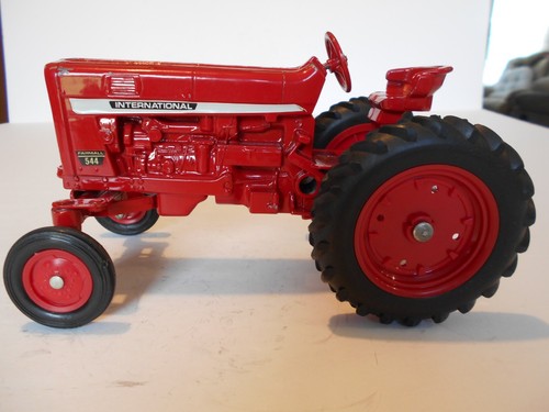 Vintage 1969 Ertl 1:16th Scale International 544 Wide Front Tractor, #414, Used - Picture 2 of 16