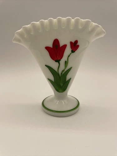 Fenton Milk Glass Vase White Red Tulip Fan Shaped Ruffled Edge 6”