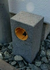 Gartensteckdose Außensteckdose Granit Anthrazit Steckdosensäule Naturstein .