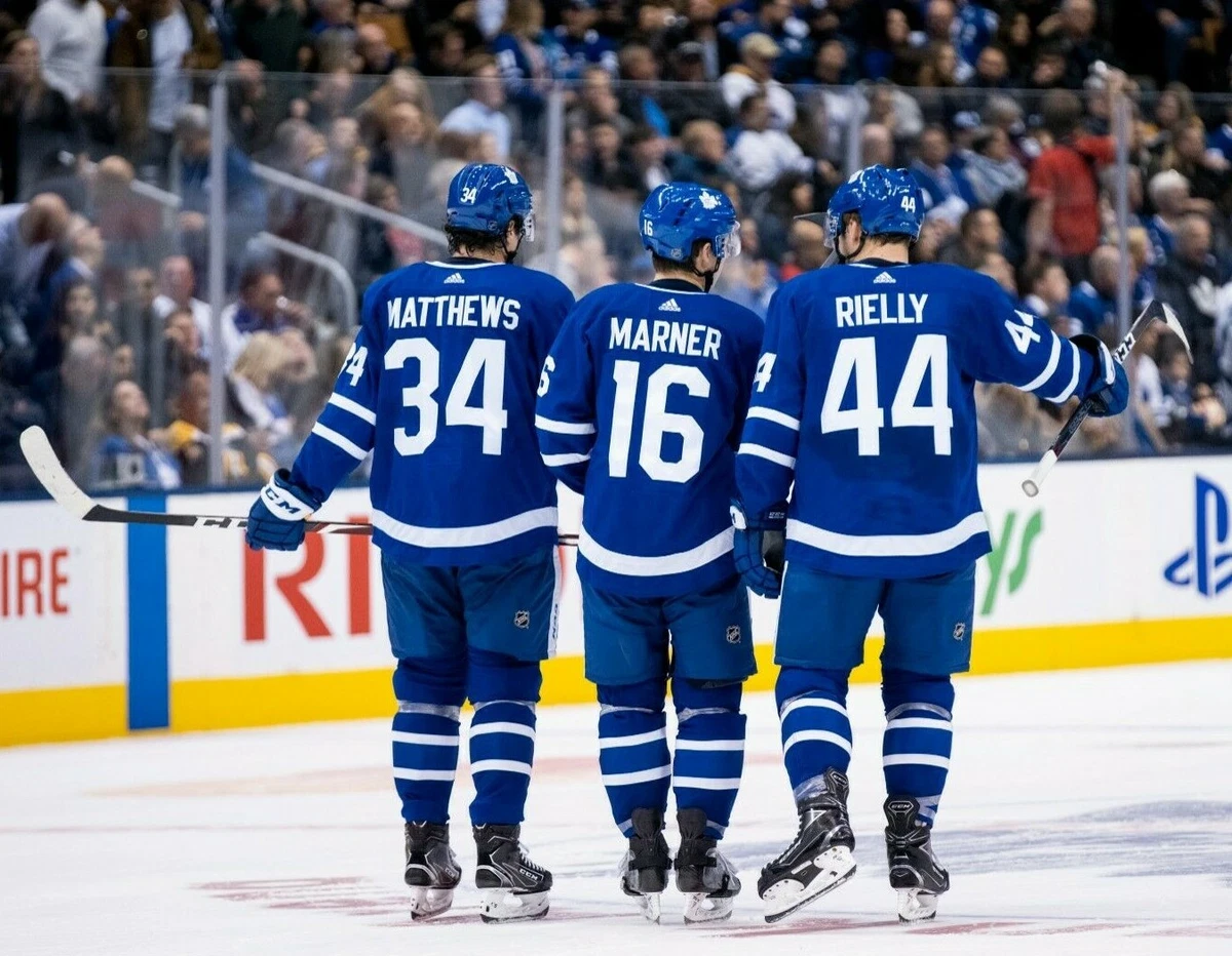 Mitch Marner's tourist photos appear to give Auston Matthews and