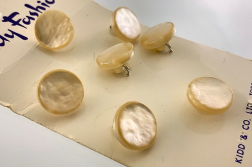 New Old Stock Lot Of 19 Vintage Small Circle Buttons .5in Pearl Pattern 318D - Picture 9 of 9