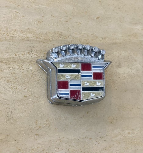 Cubierta de bloqueo de tapa de maletero Cadillac emblema de puerta emblema de aleta OEM 20215077 20215076 - Imagen 3 de 7