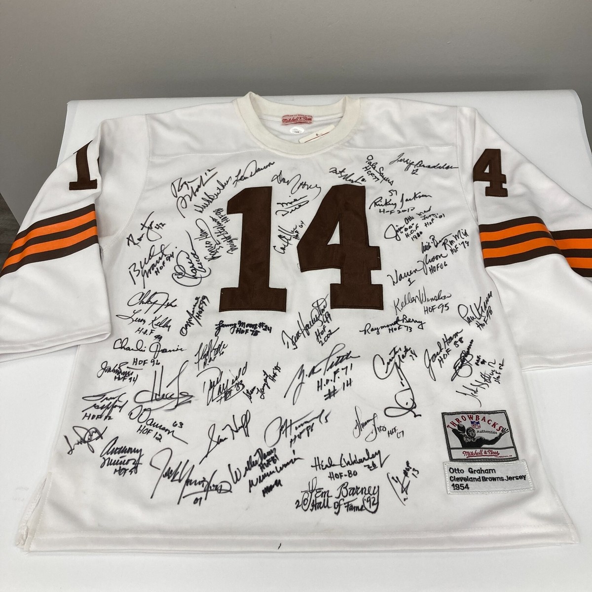 [レア] NFL クリーブランド・ブラウンズ　サイン入り　ユニフォーム[セール] NFL Hall Of Fame Multi Signed Mitchell & Ness Jersey With 50+
